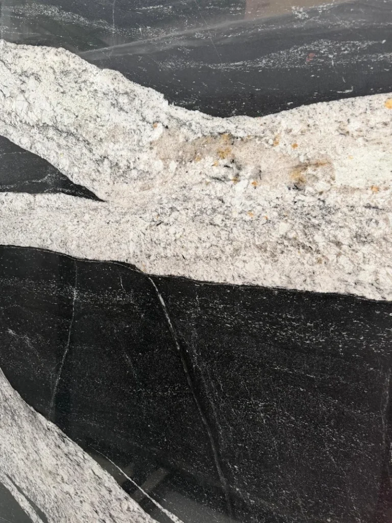 granito negro y blanco